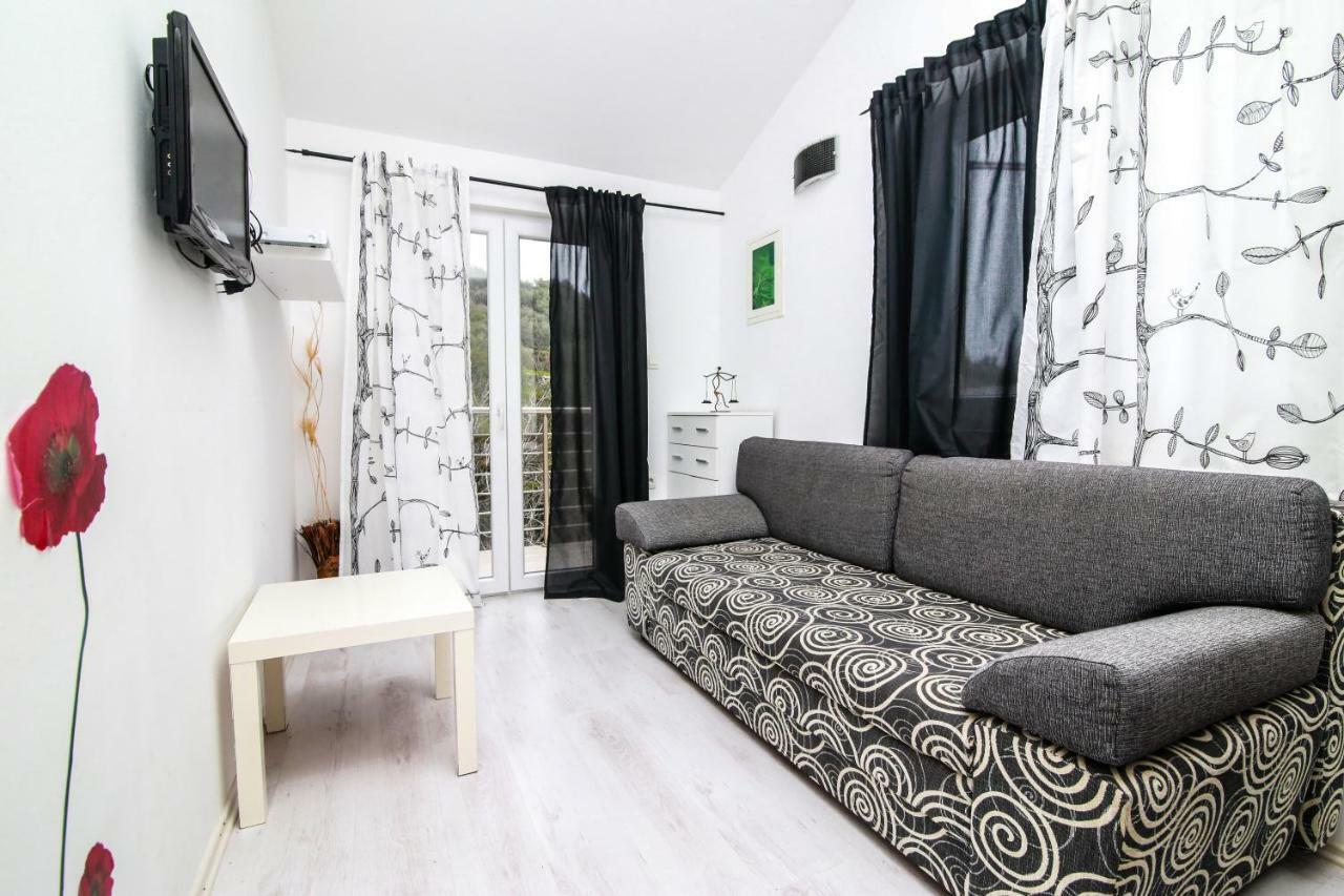 Apartments Alma Подгора Екстер'єр фото