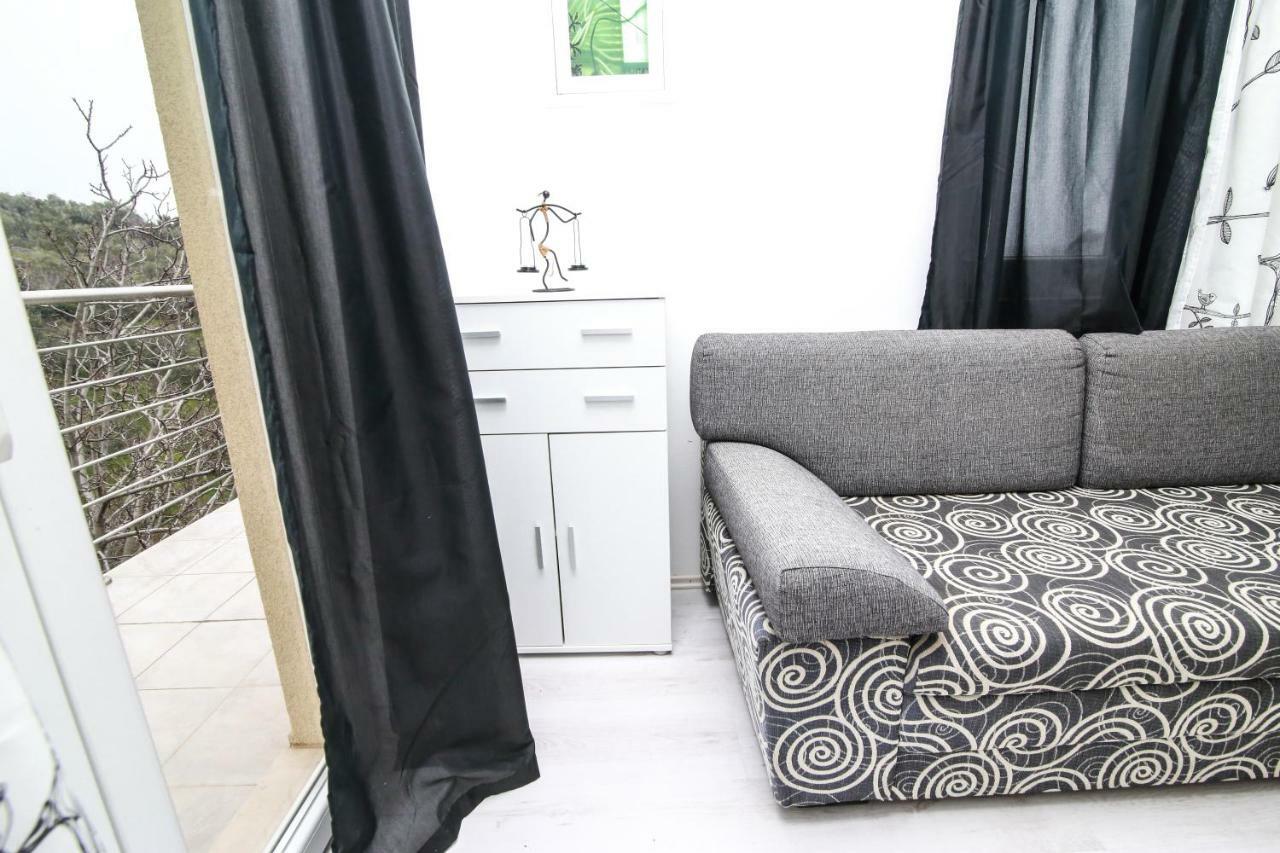 Apartments Alma Подгора Екстер'єр фото