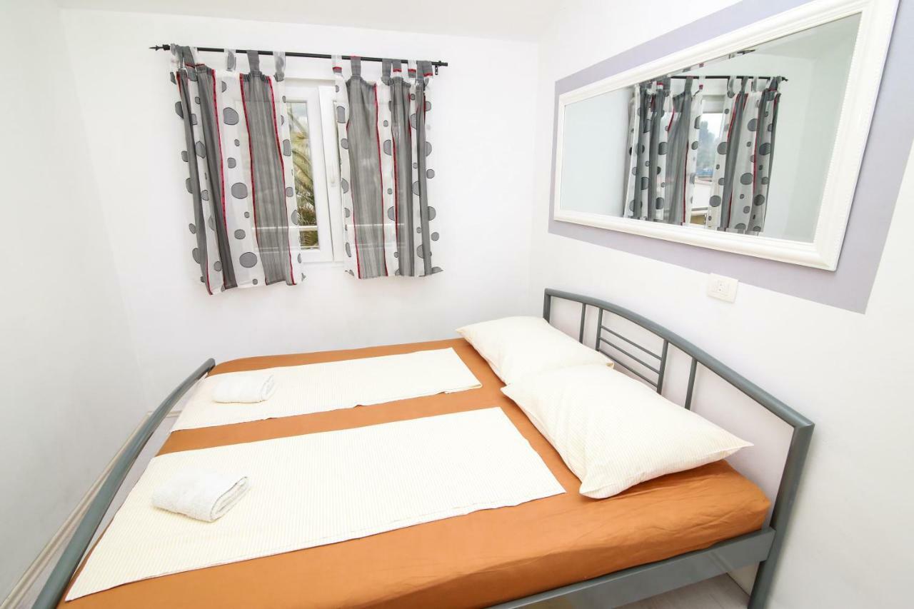 Apartments Alma Подгора Екстер'єр фото