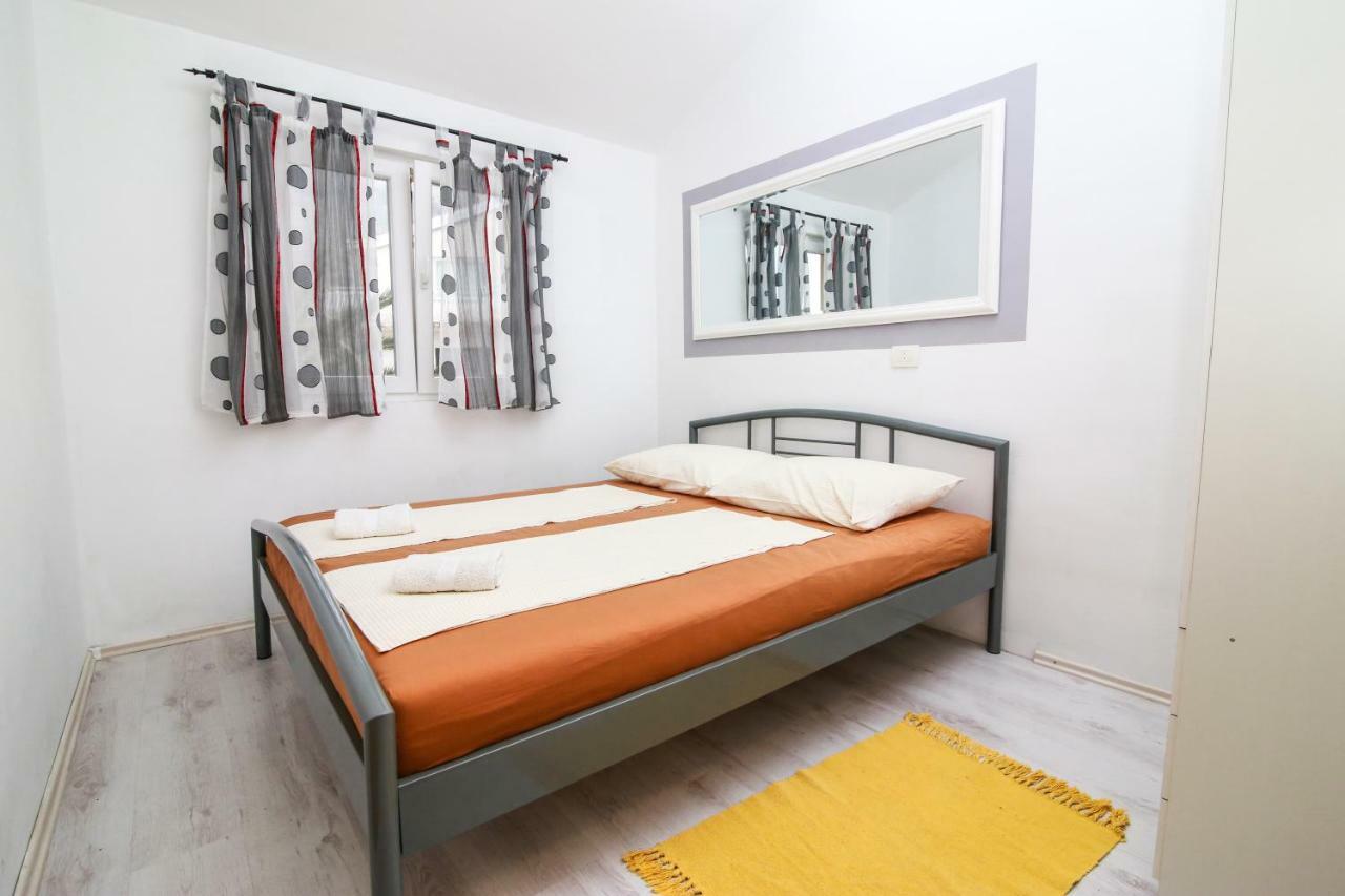 Apartments Alma Подгора Екстер'єр фото
